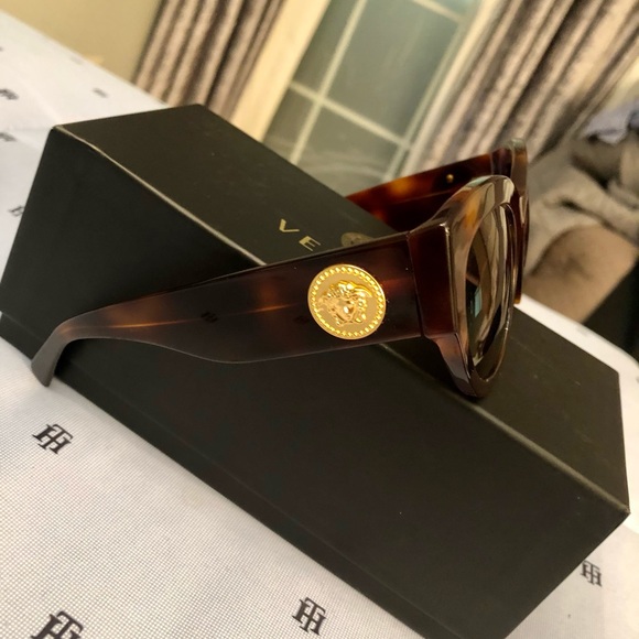Versace tortoise shell sunglasses - Picture 2 of 7
